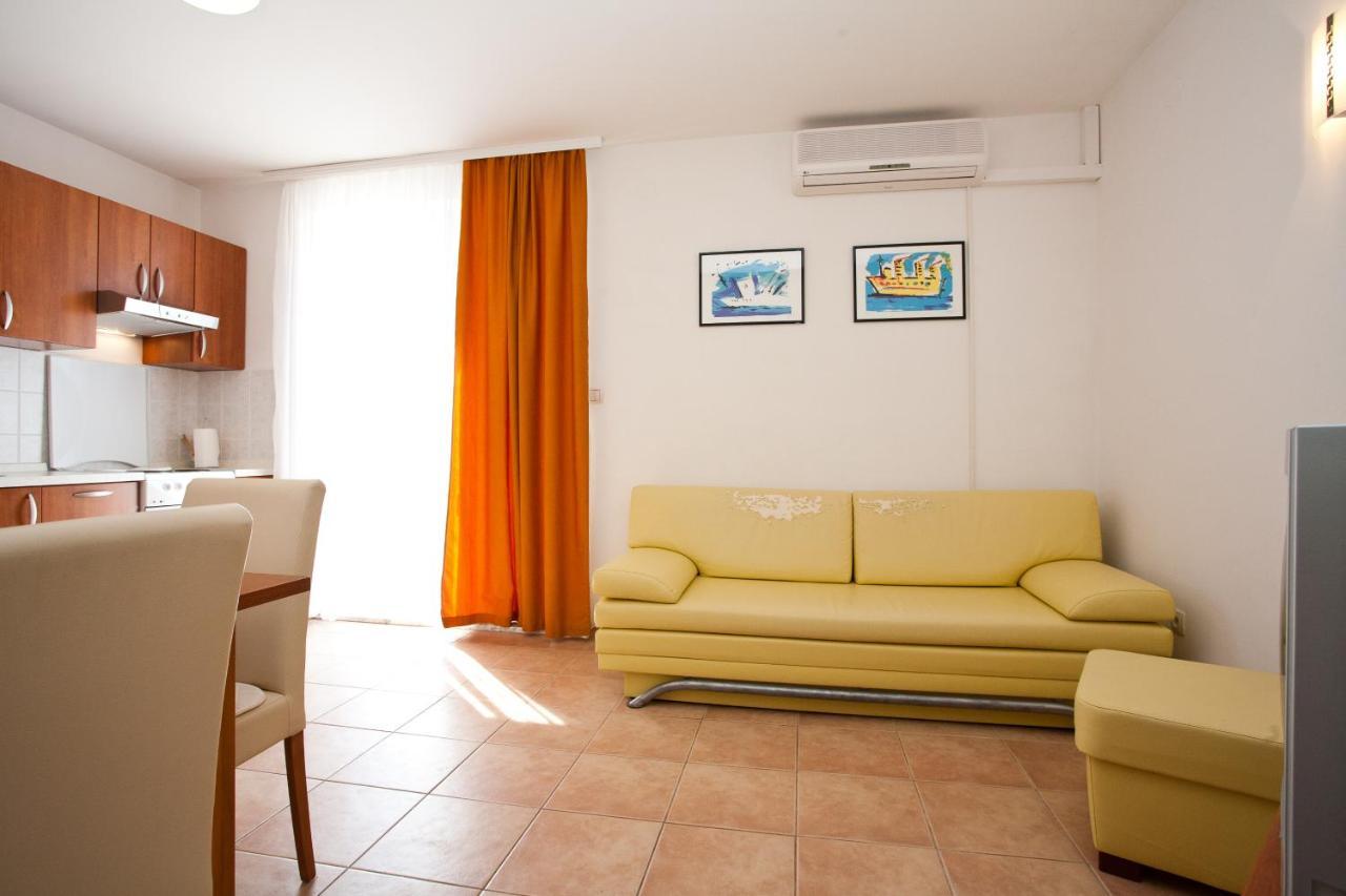 Apartments Glibo Near The Sea And Town Center! Крк Екстер'єр фото